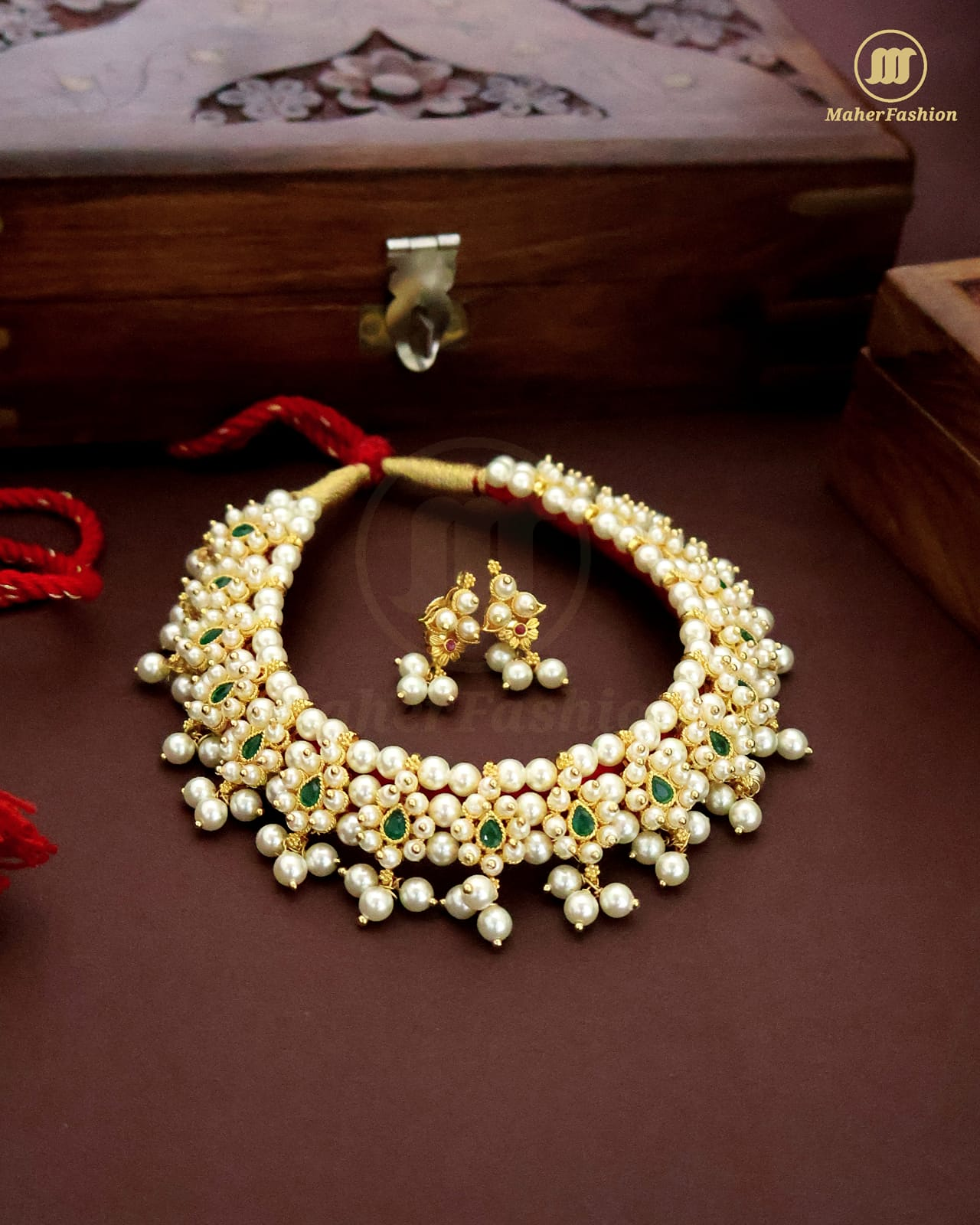 Splashy White & Green Gold Plated Pearl Choker Necklace